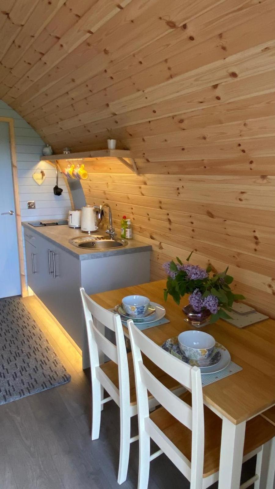 Готель Campsie Luxury Pods With Hot Tub Глазго Екстер'єр фото