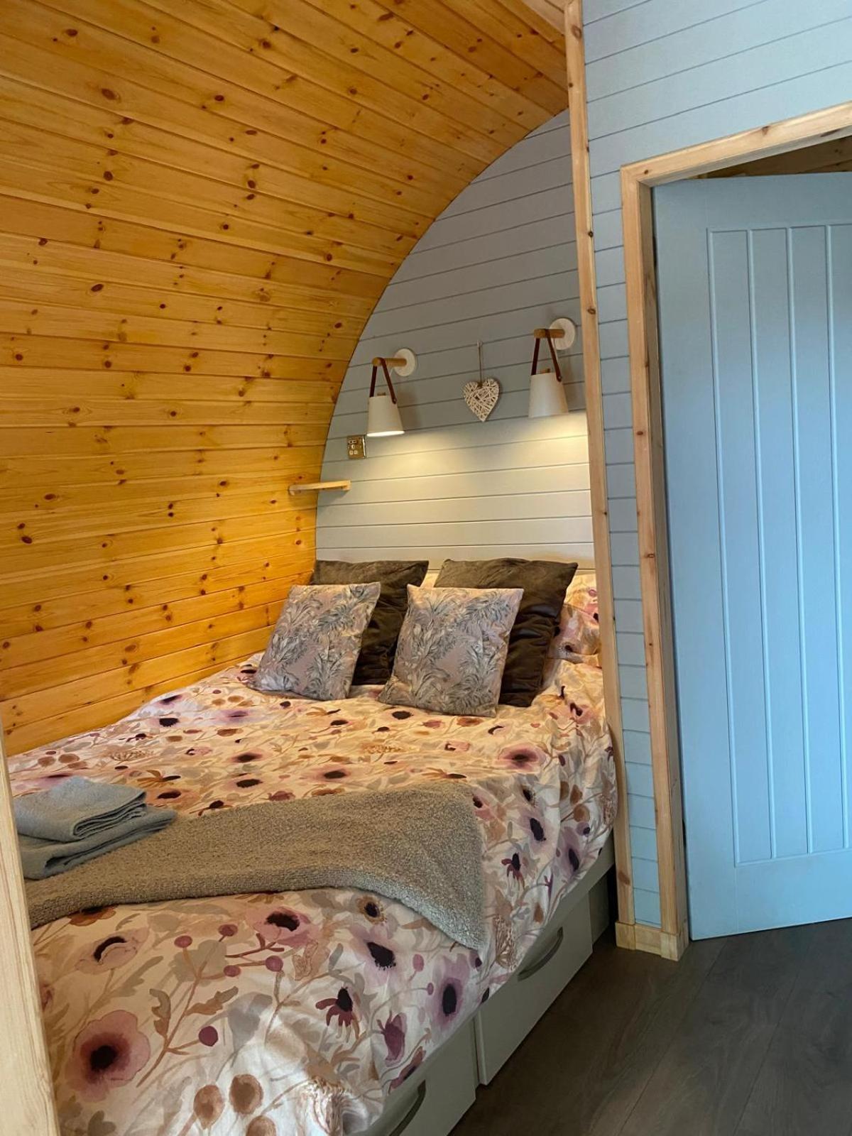 Готель Campsie Luxury Pods With Hot Tub Глазго Екстер'єр фото