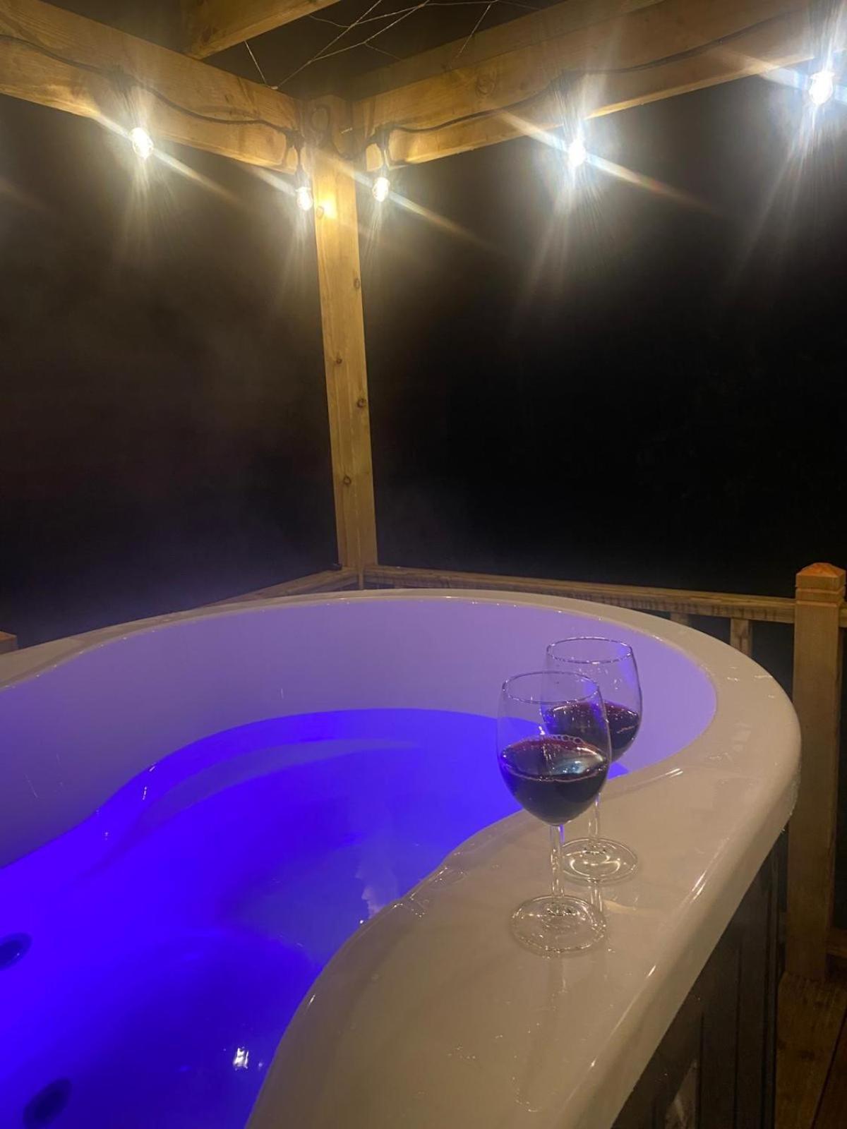 Готель Campsie Luxury Pods With Hot Tub Глазго Екстер'єр фото