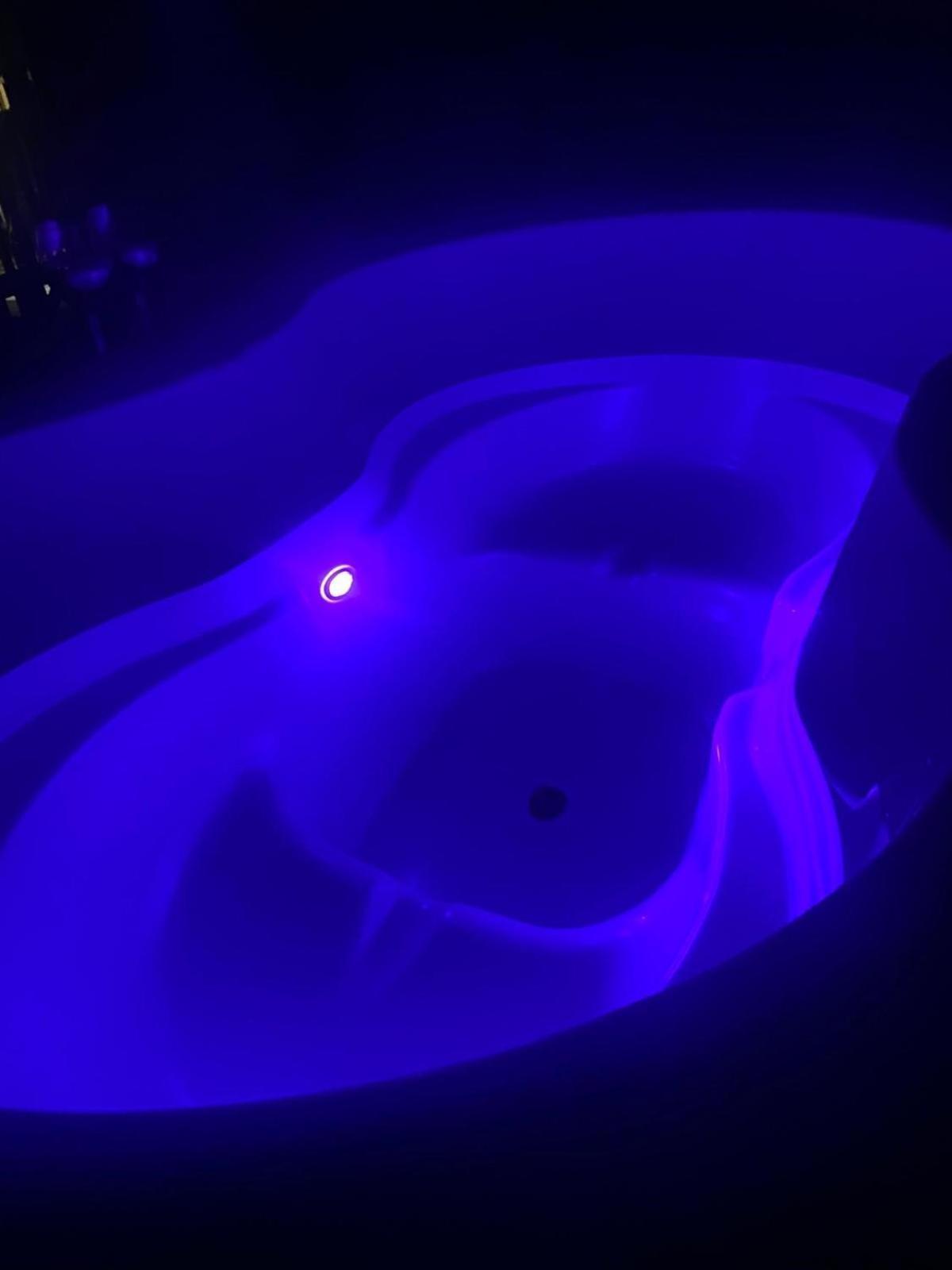 Готель Campsie Luxury Pods With Hot Tub Глазго Екстер'єр фото